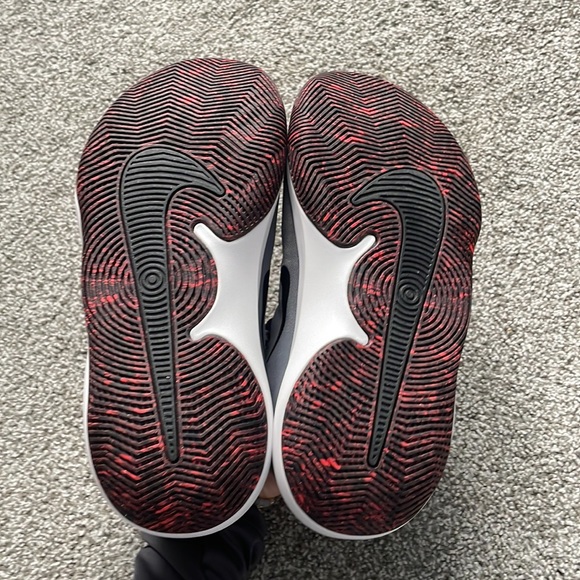 Women’s Nike Air Flyease Precision II Basketball Shoes - Picture 6 of 11